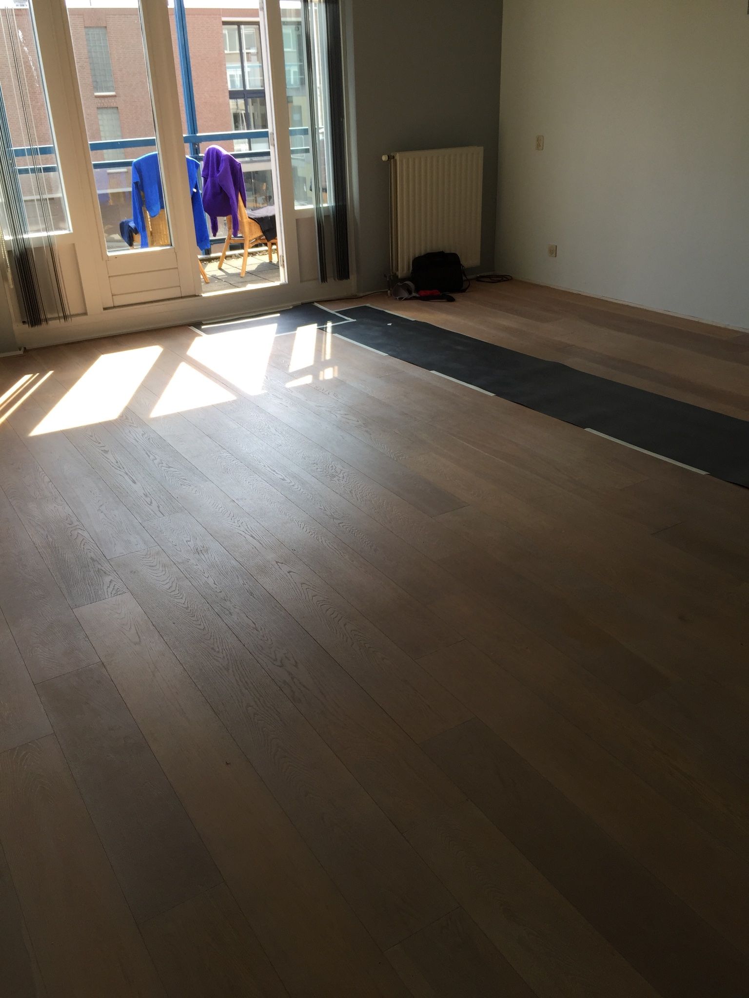 Eiken houten vloer renoveren (whitewash verwijderen , schuren en oliën Werkspot