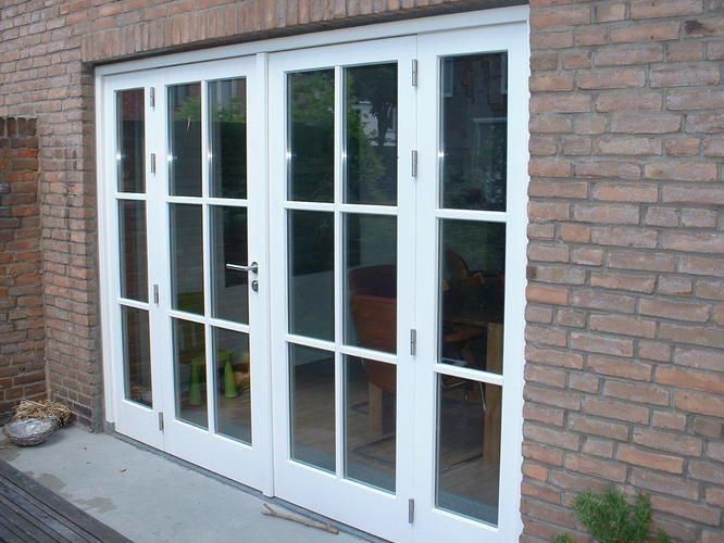 Leveren en plaatsen hard houten achterpui met openslaande deuren. Werkspot