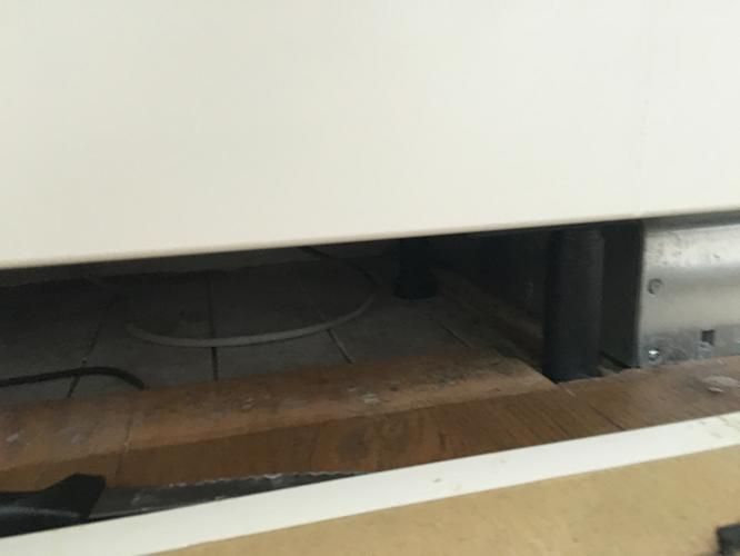 Inbouw afwasmachine eruit halen ( keuken ), krijg ik niet los. En m
