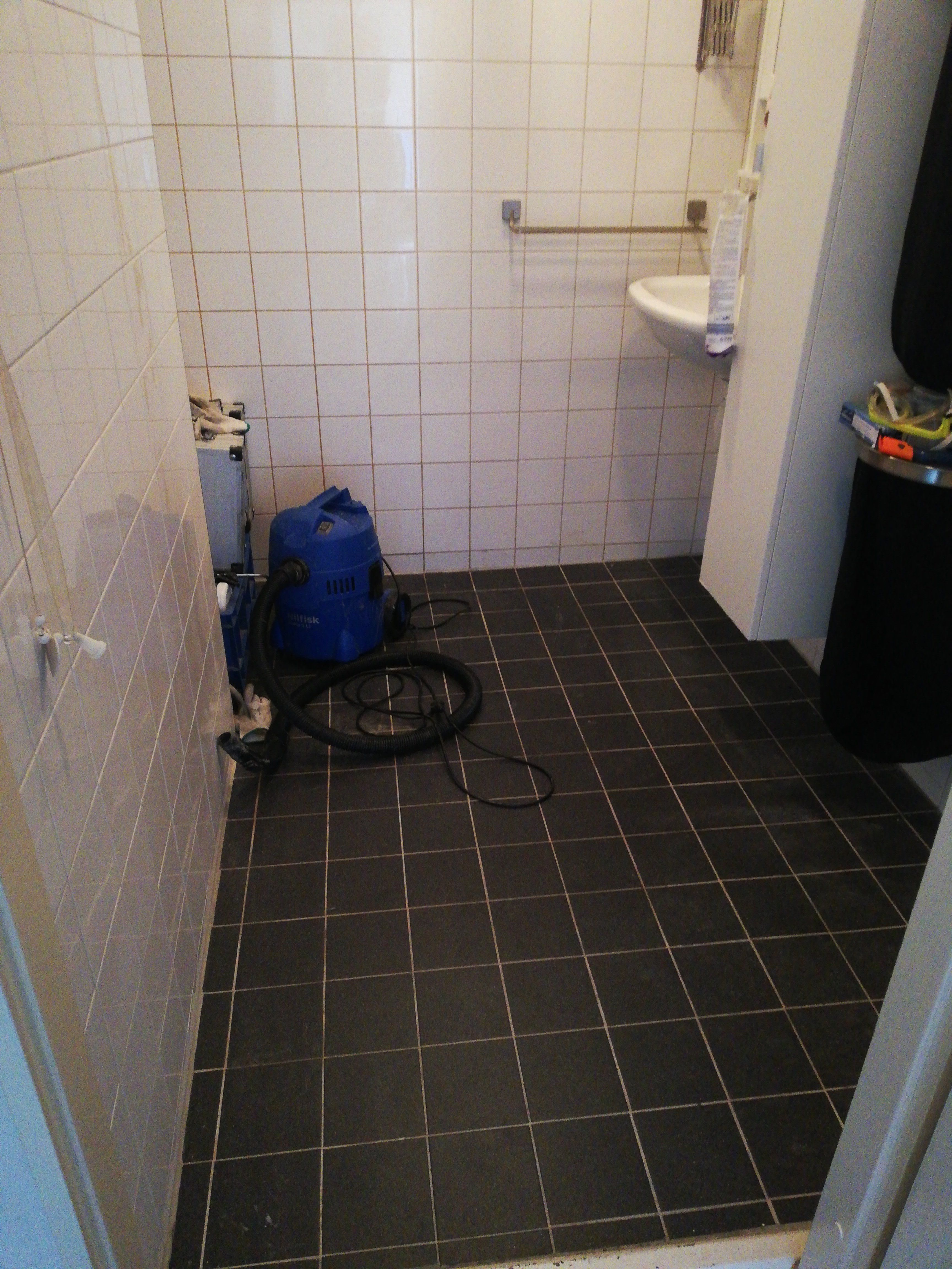 Badkamer Waterdicht maken en anti slip aanbrengen met vloer coating