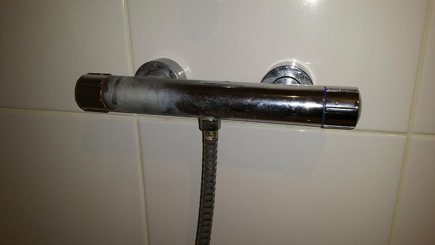 Douchekraan repareren (douchekop lekt) Werkspot