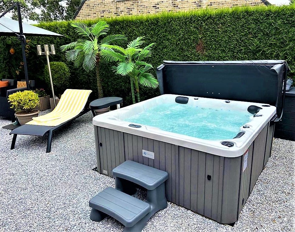 Zwembad 6 m²; plaatsen met kraan van een jacuzzi 350kg Werkspot