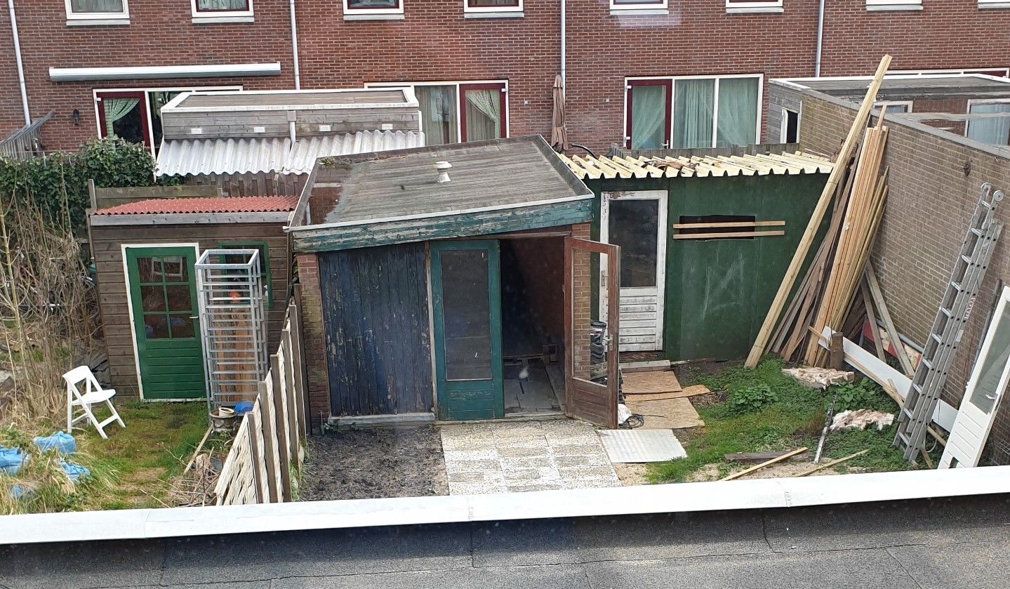 Tuinschuur 18 m²; Nieuwe vloer, plat dak, voorpui, muren verhogen Werkspot