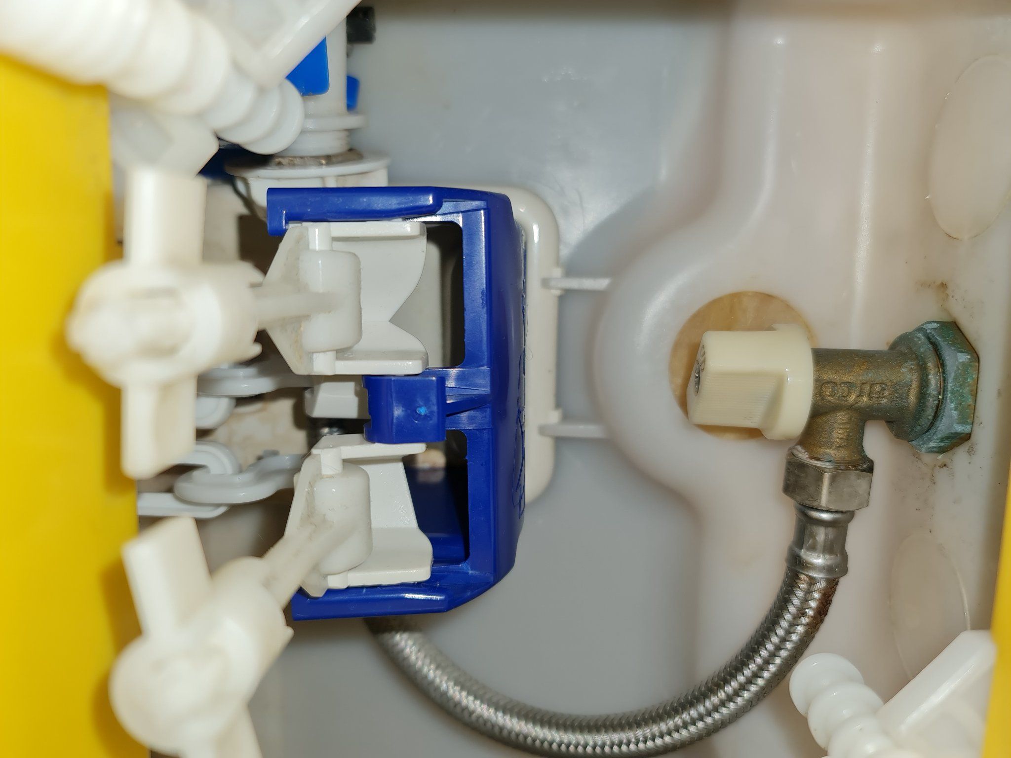 Toilet repareren De wc maakt telkens een zuigend geluid Werkspot