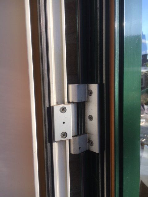 aluminium deur scharnieren repareren en weer goed laten sluiten werkspot