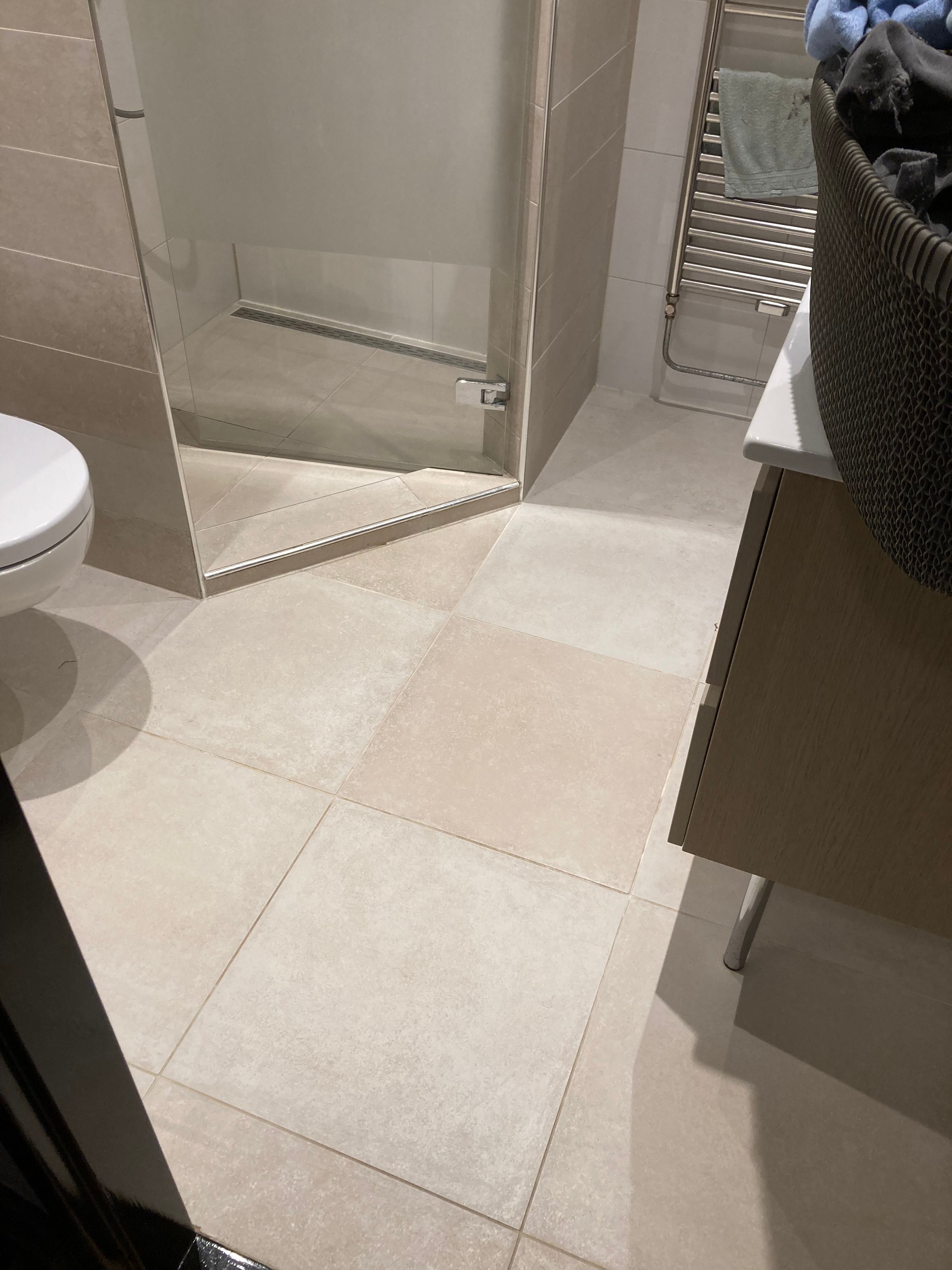 Badkamer vloer opnieuw voegen en afkitten Werkspot