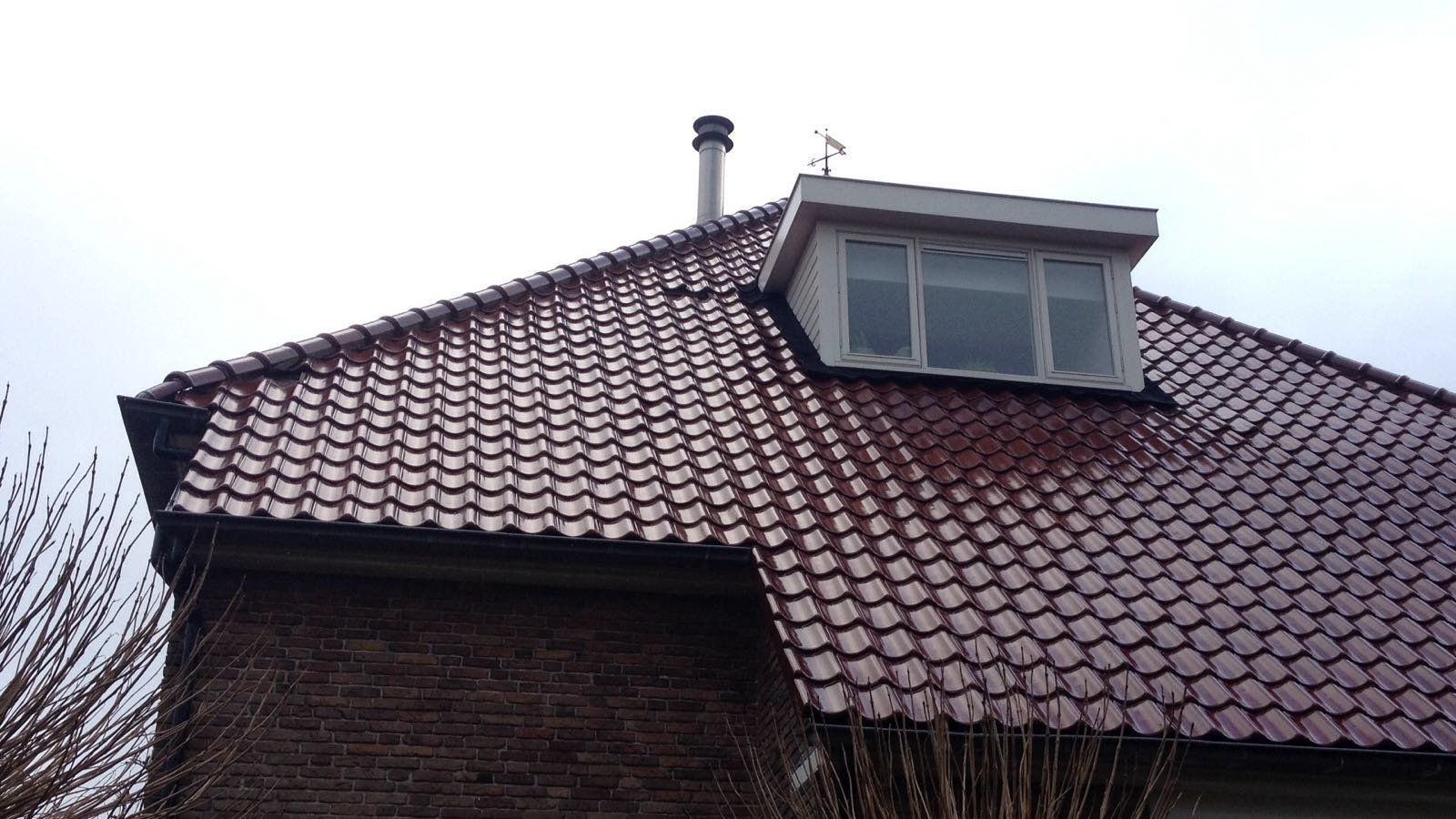 Aantal dakpannen terug leggen boven op dak op 2e verd Werkspot