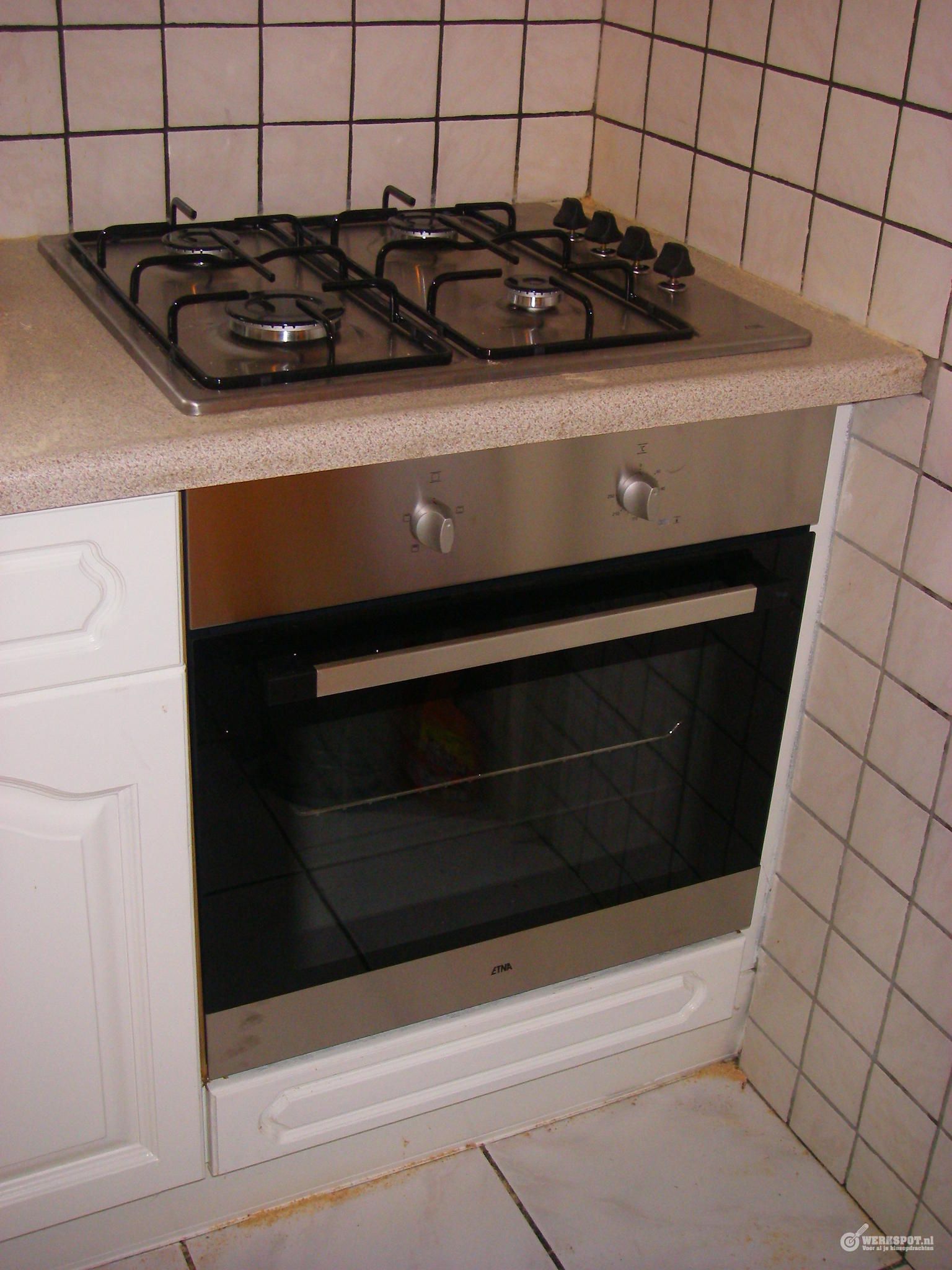 Vervangen oven met daarop inbouw kookplaat aanrecht - Werkspot