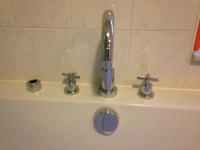 Losgeschoten douchekraan van badkuip repareren Werkspot