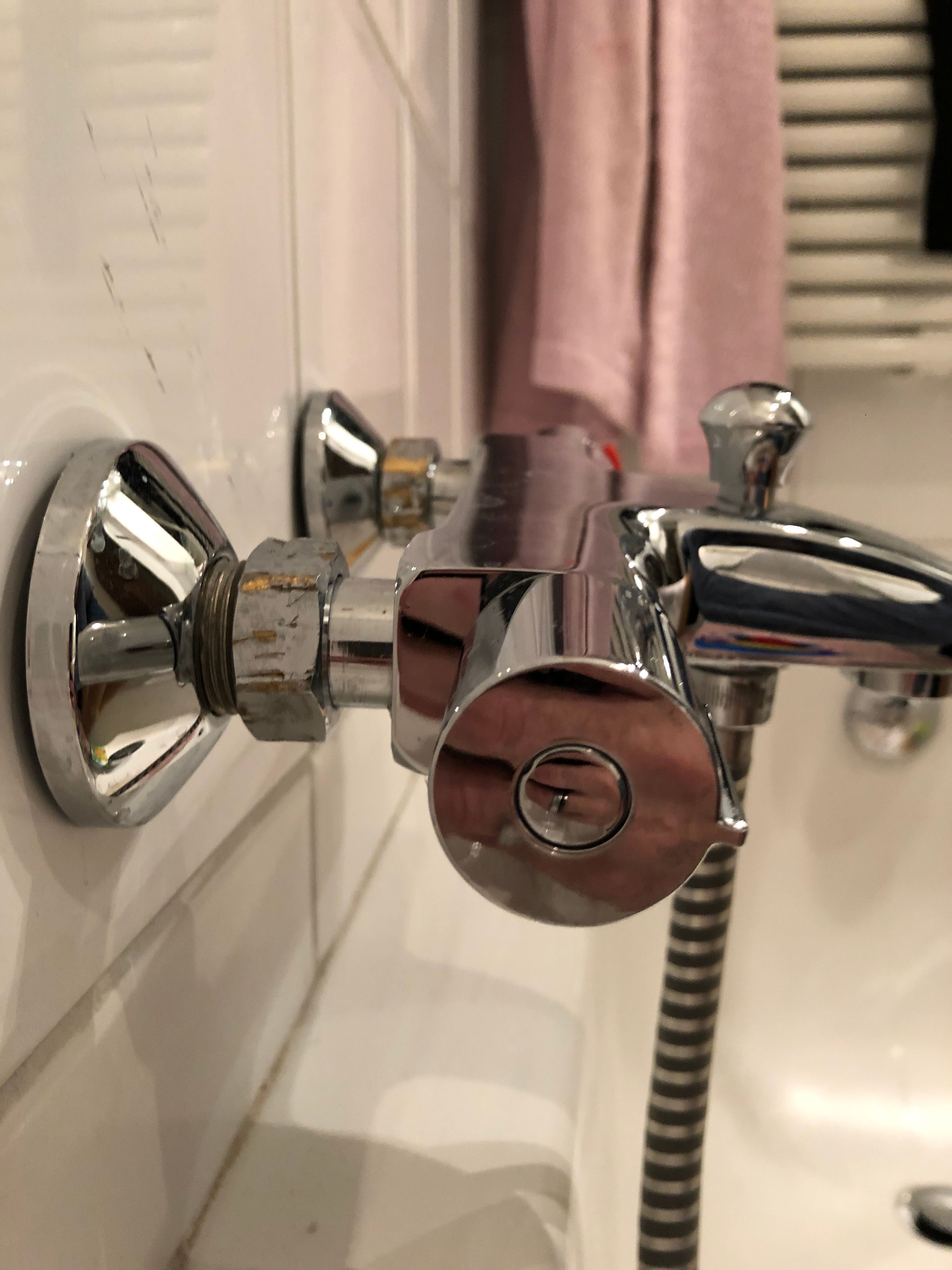 Kraan 1 kraan; Badkamer; Kranen installeren, Kranen repareren, Kra