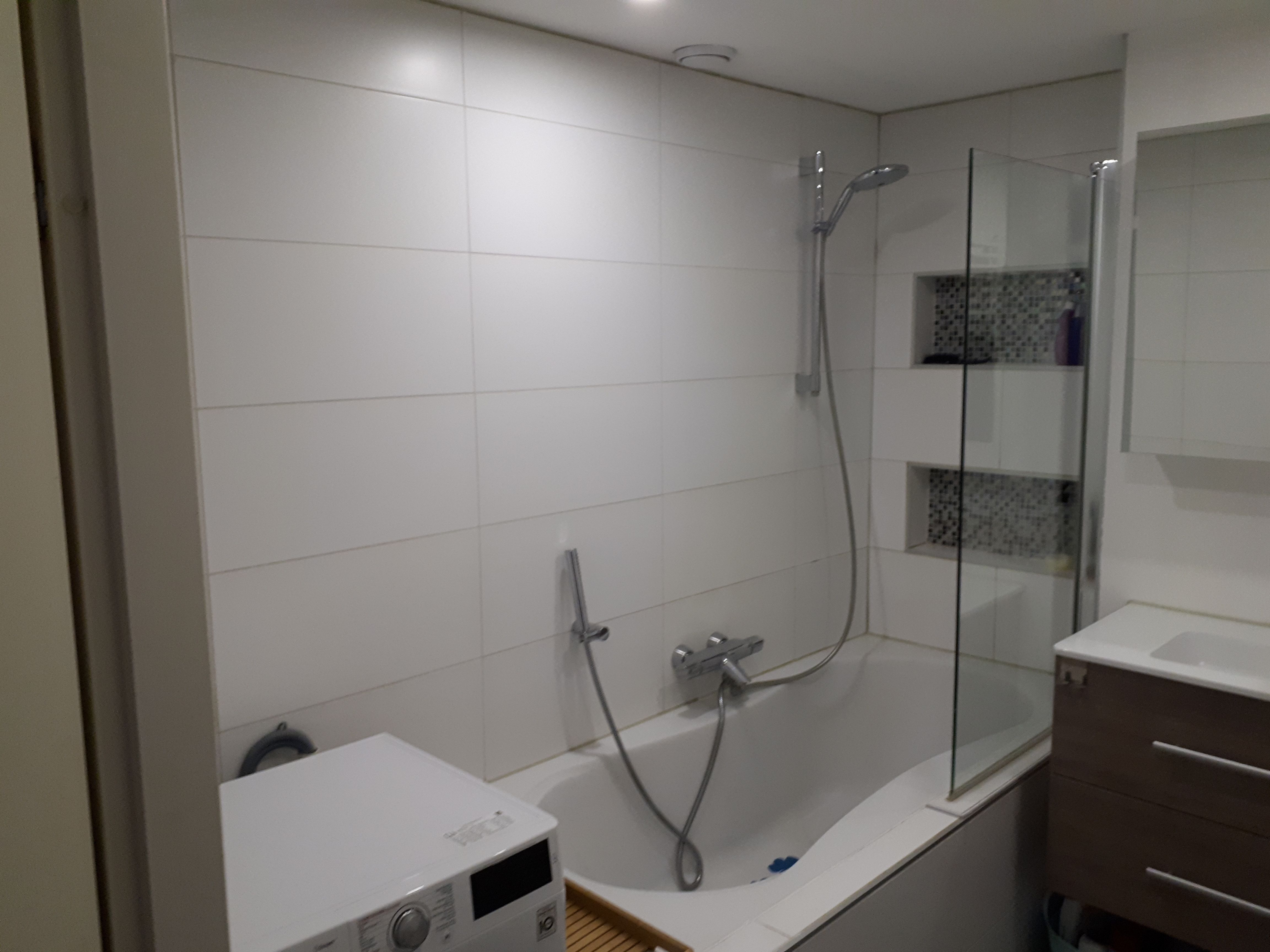 Kitten Wastafel, Bad, Tegels, gehele badkamer opnieuw kitten. Werkspot