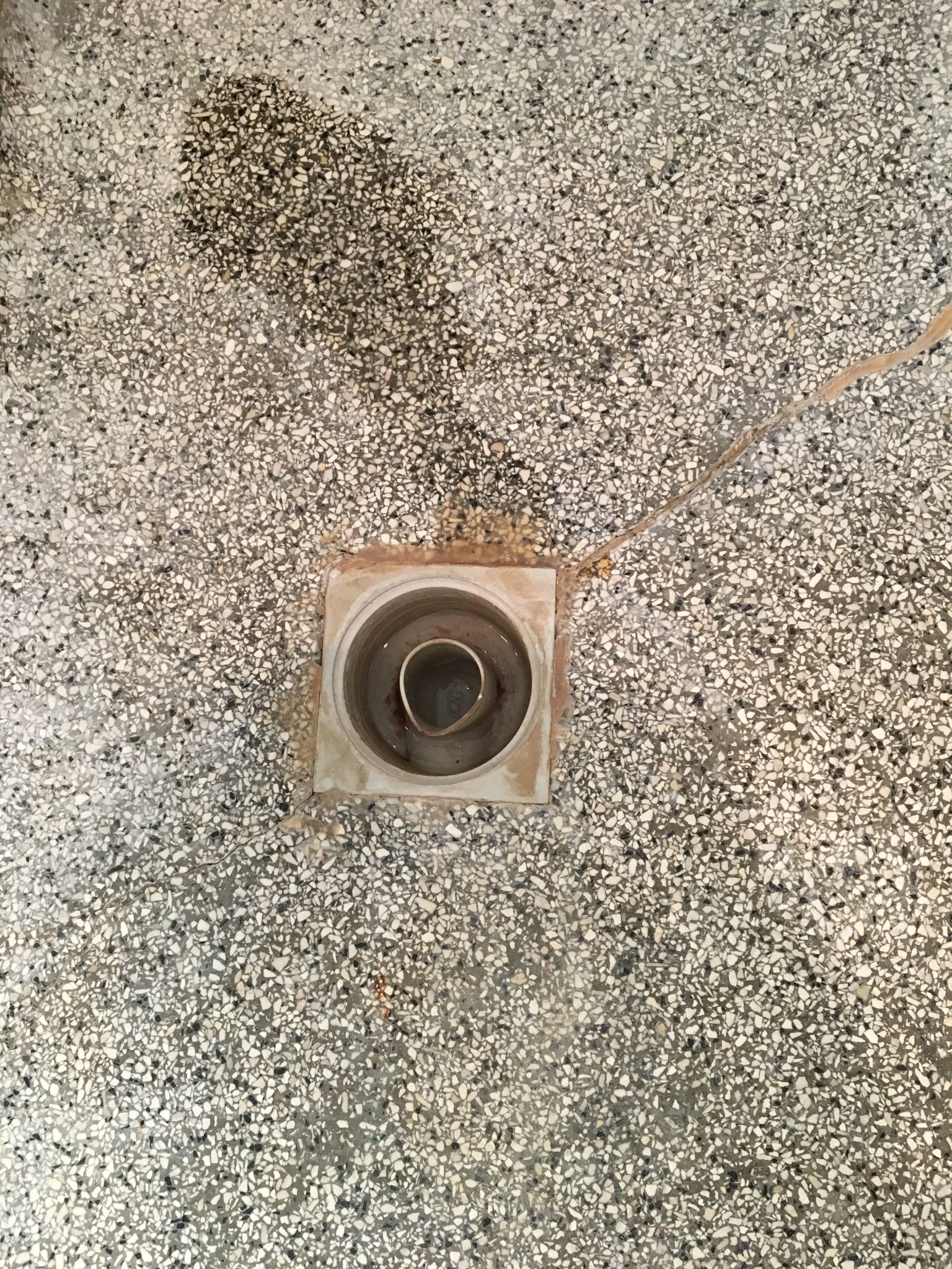 Relativiteitstheorie Elektropositief versterking Vervanging doucheput in granito vloer en ophangen badkamer meubel - Werkspot