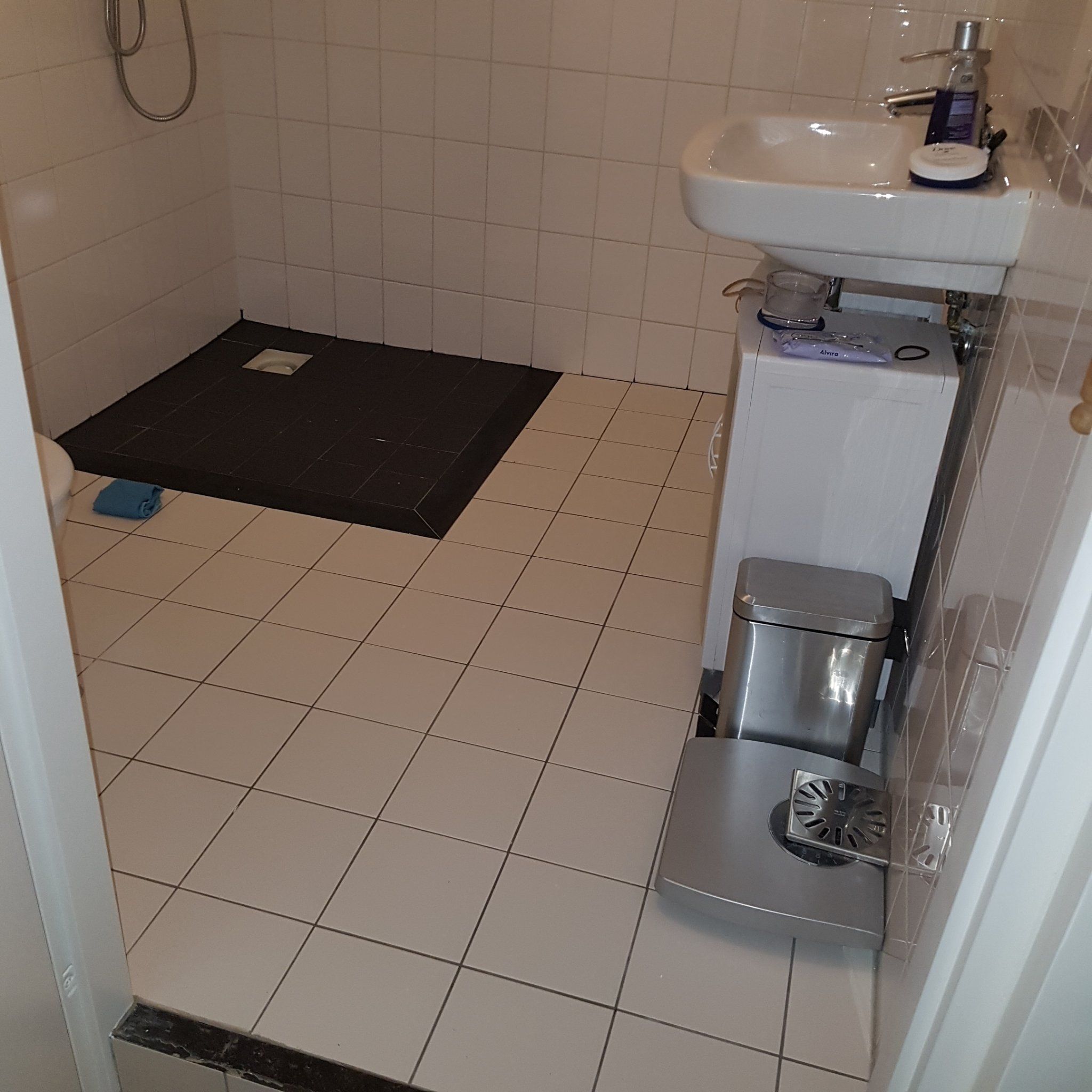 Kitten voegen badkamer ongeveer 8 meter Werkspot