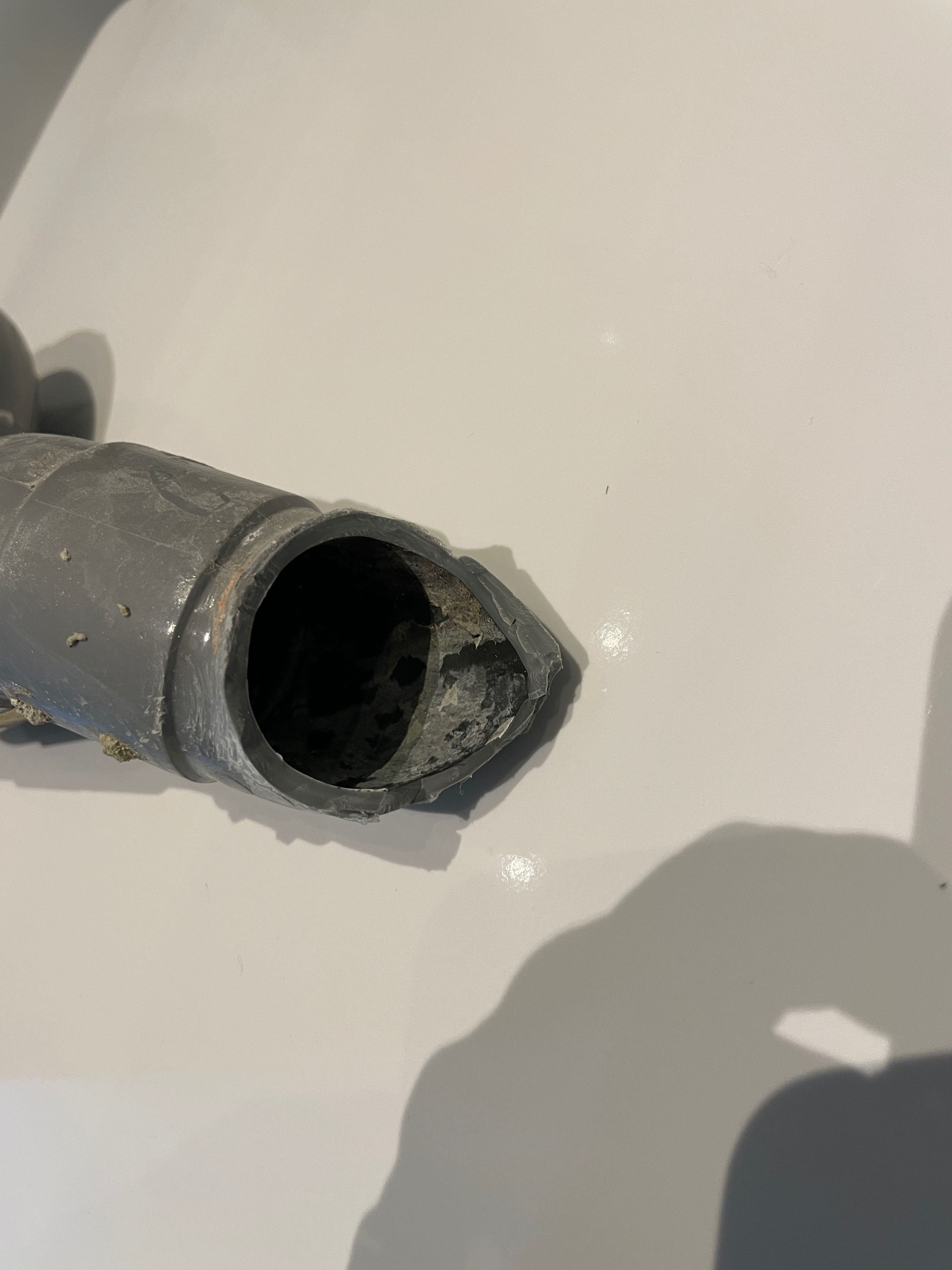 Repareren broken pipes under the sink Werkspot