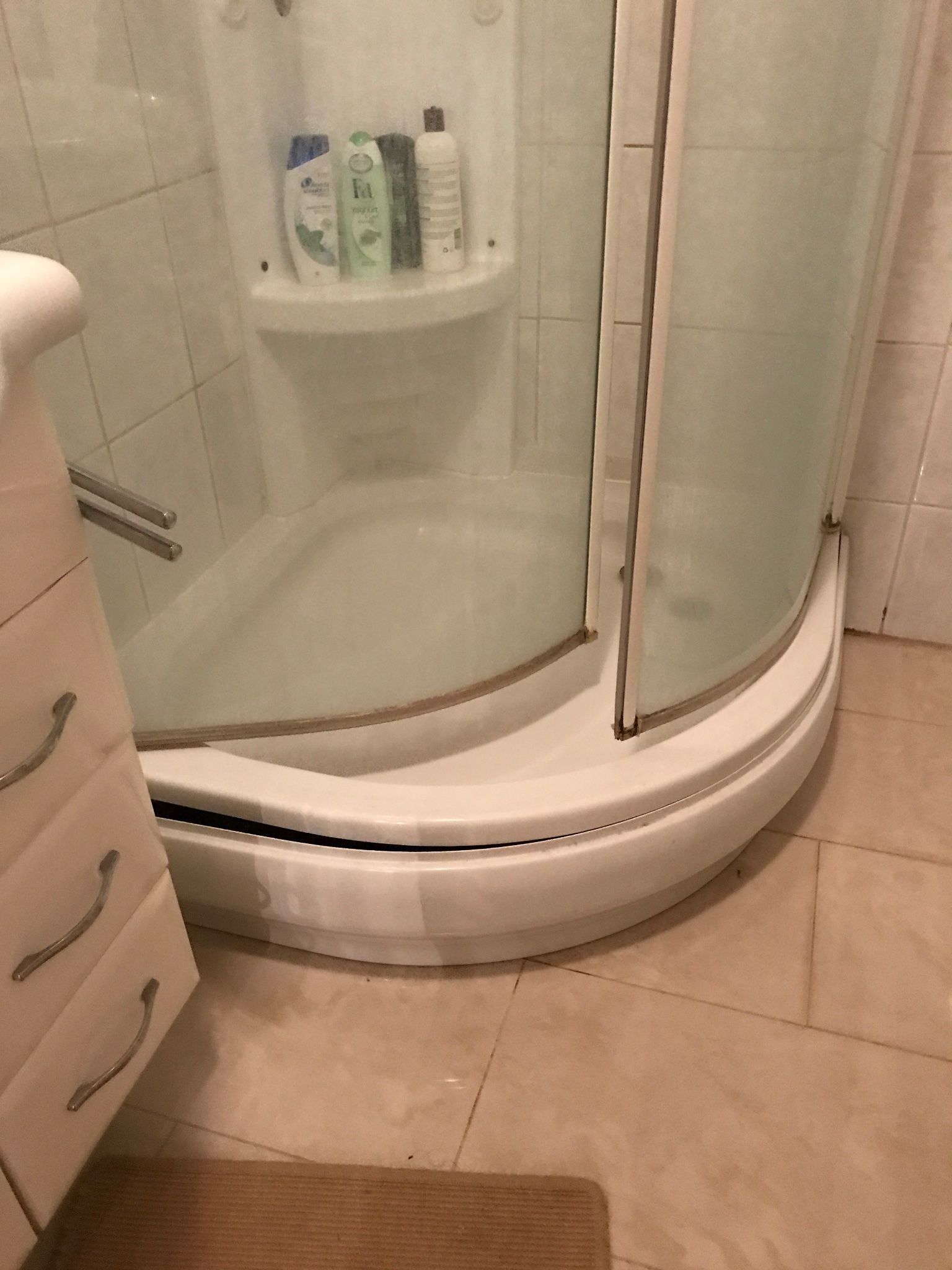 Douchecabine vervangen door douche met lage instap Werkspot