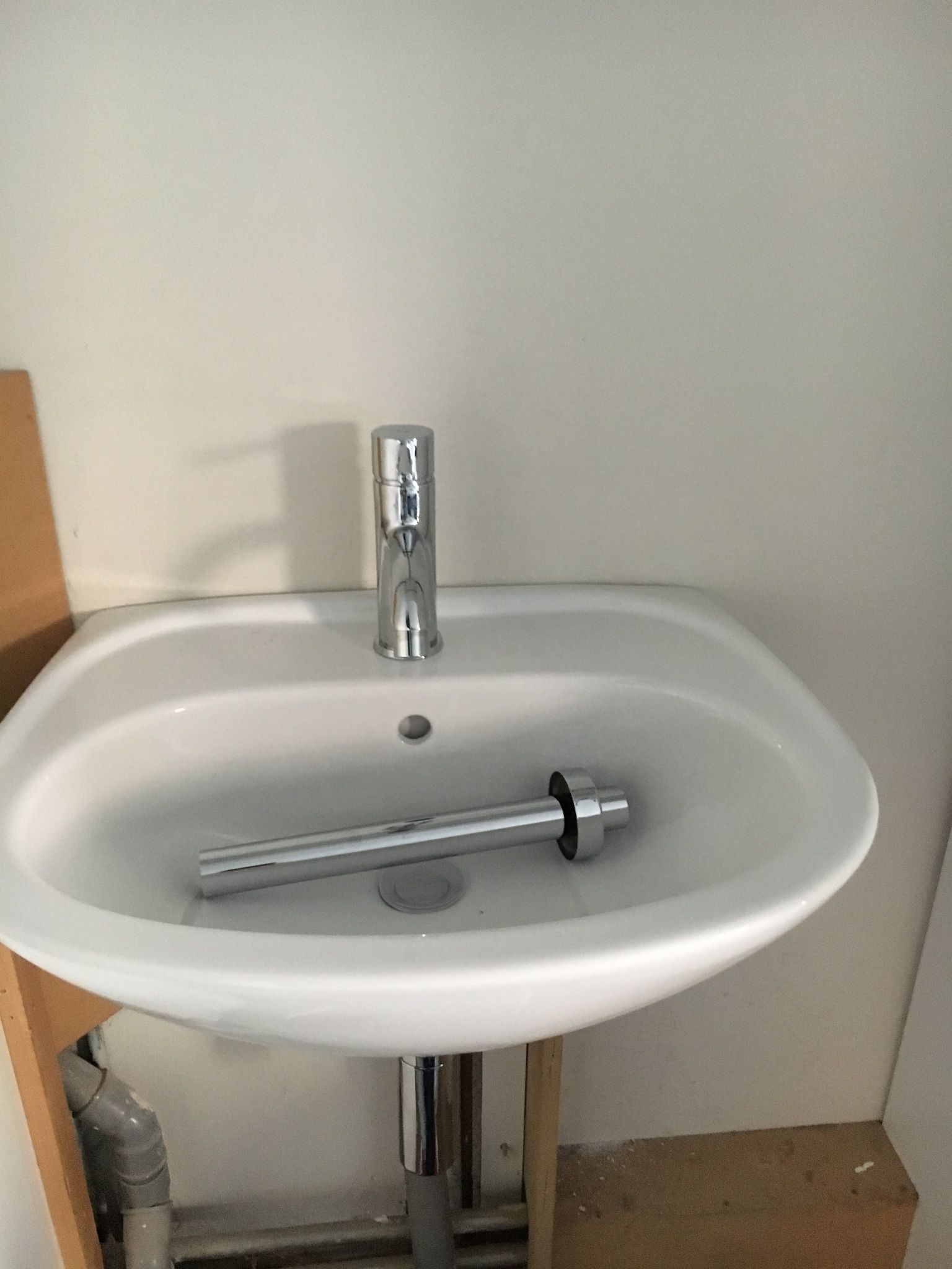 Kraan en afvoer wasbak aansluiten Werkspot