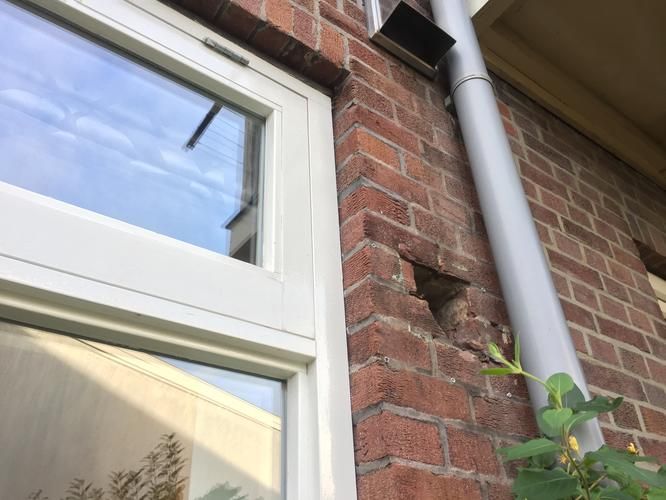 2 gaten in buitenmuur vullen Werkspot