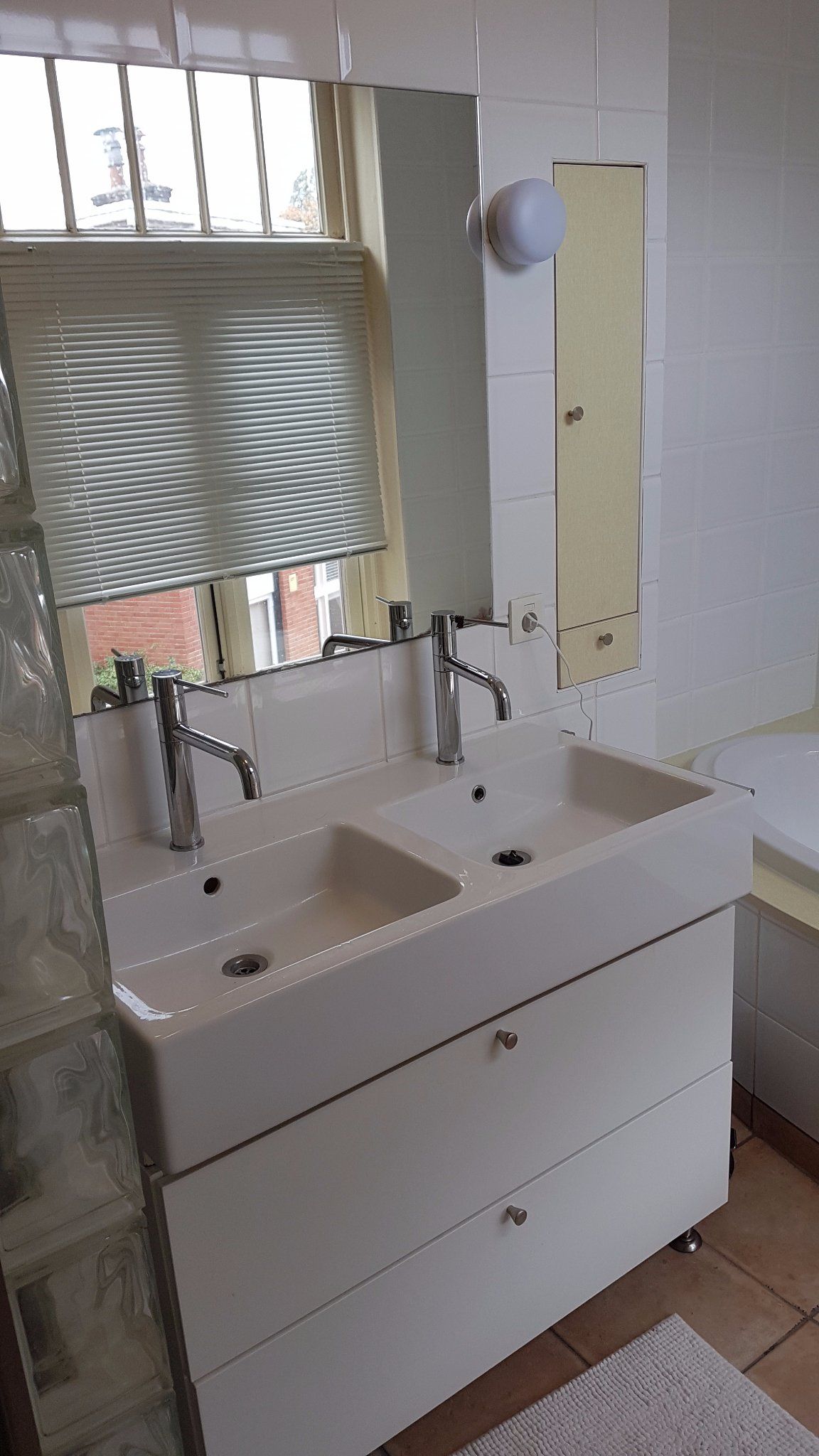 Badkamer nieuwe douche, muur en vloer betegelen Werkspot