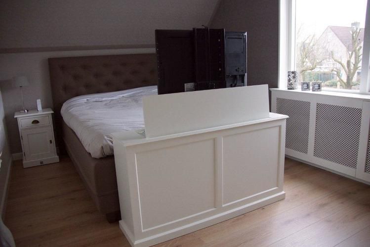 kast voeteneind bed met tvlift Werkspot