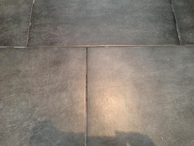 Voegen badkamer+wc vloer en kitten douche Werkspot