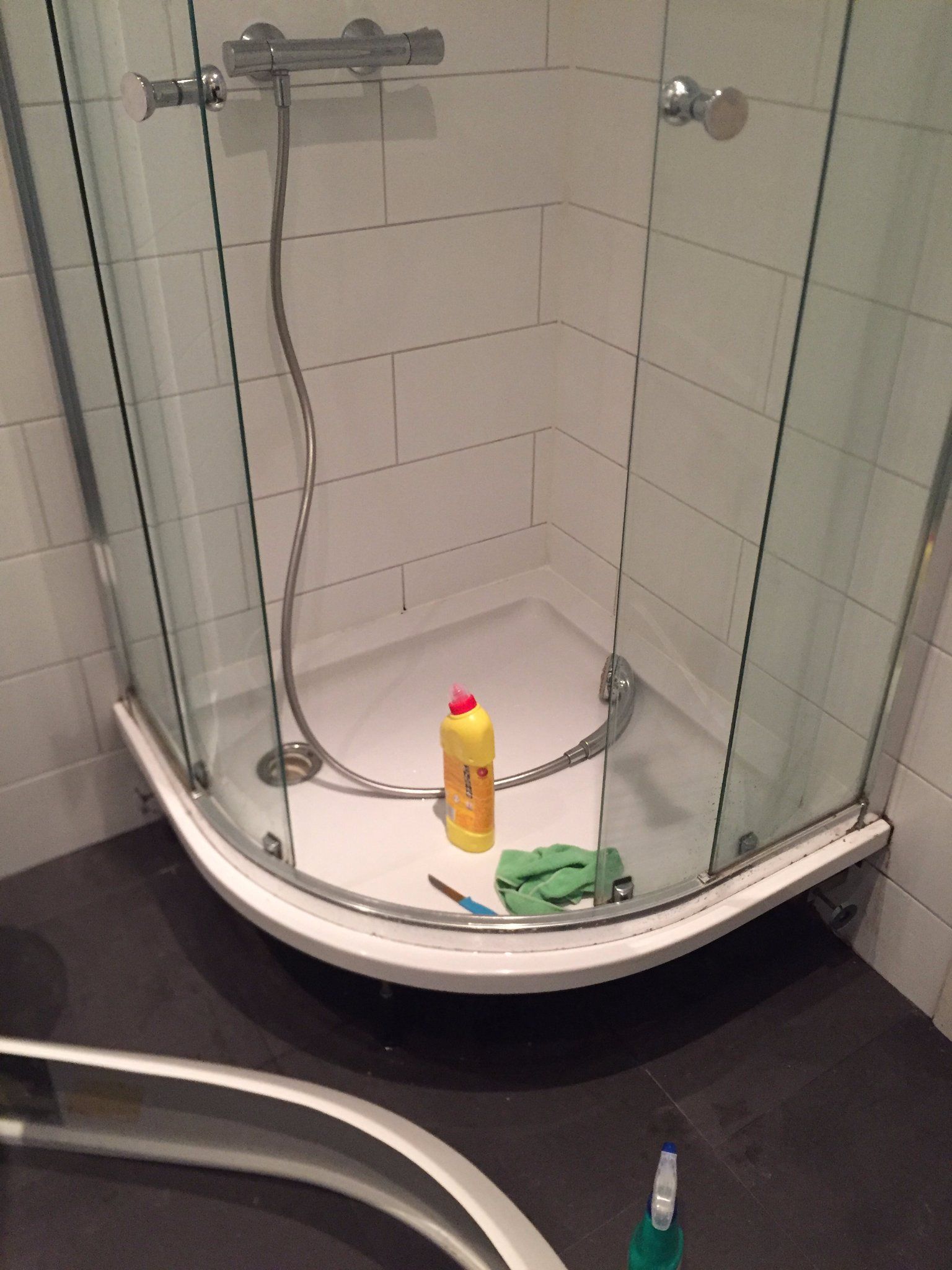 Douchecabine vervangen (+ evt. douchekraan/stang) Werkspot