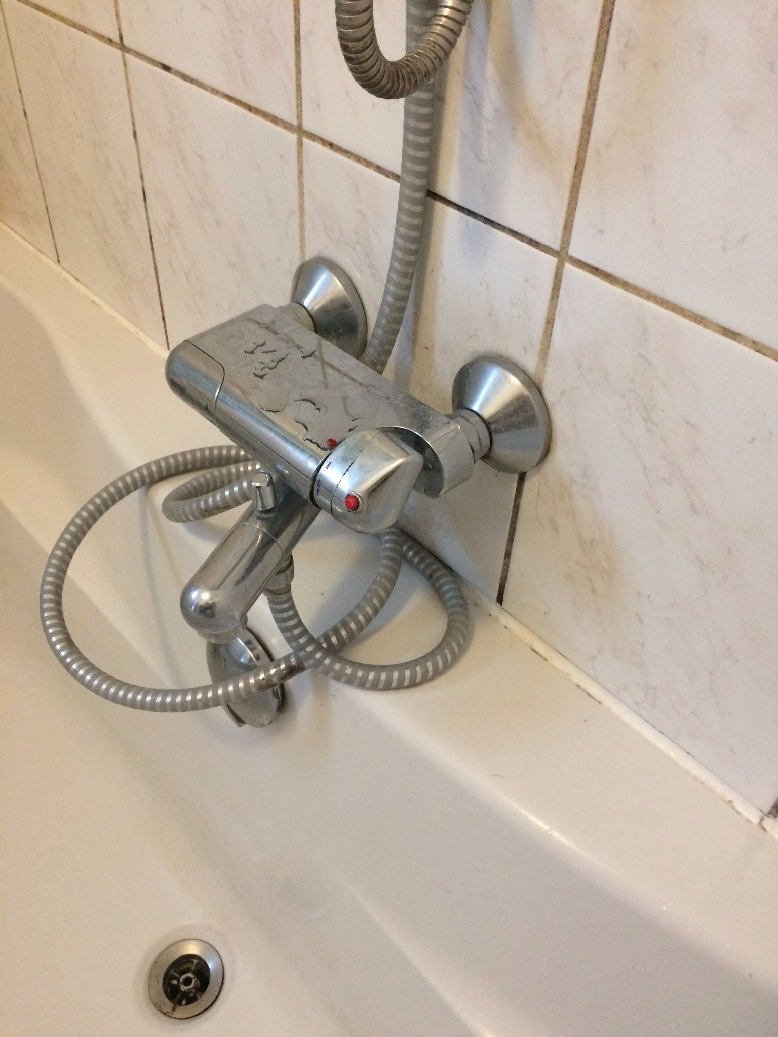 Bad/douchekraan, slang en douchekop plaatsen Werkspot