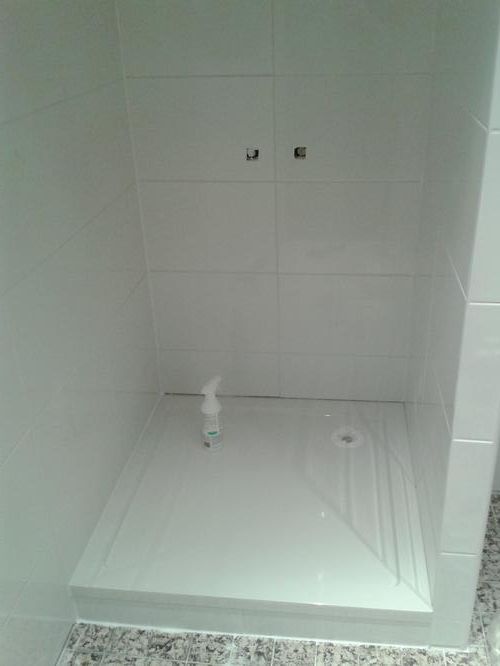 Afkitten douche bak en twee hoeken Werkspot