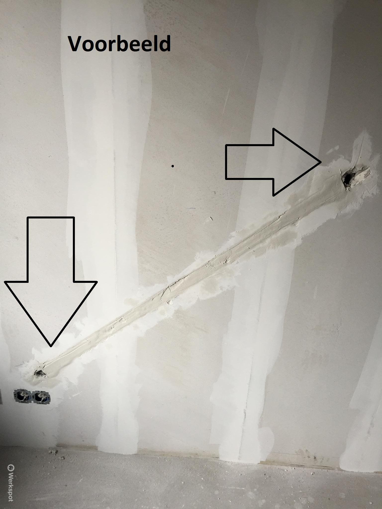 Aanleggen TV kabelgoot / sleuf in de muur voor wegwerken kabels Werkspot