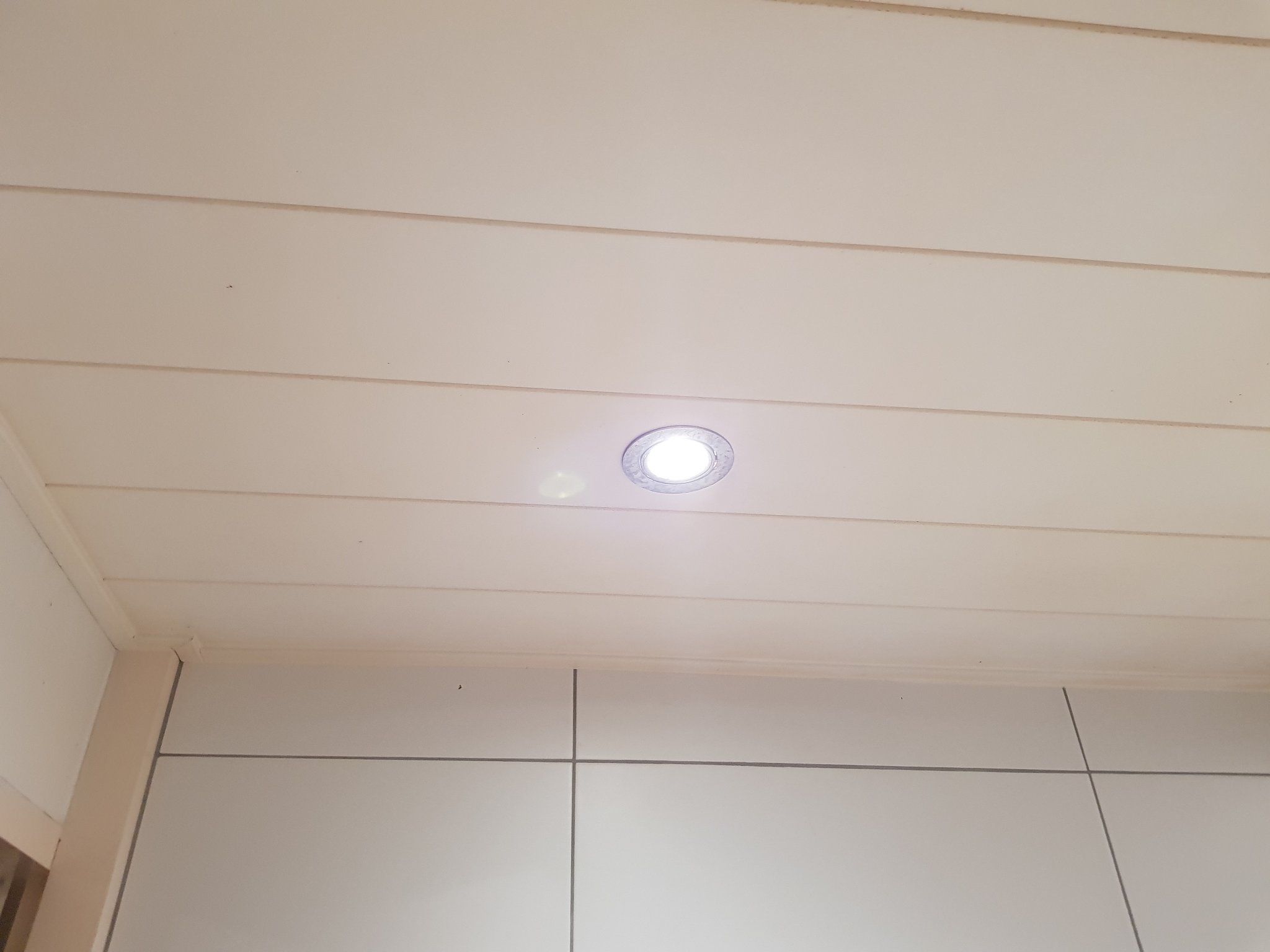 bestaande schroten van plafond badkamer vervangen werkspot