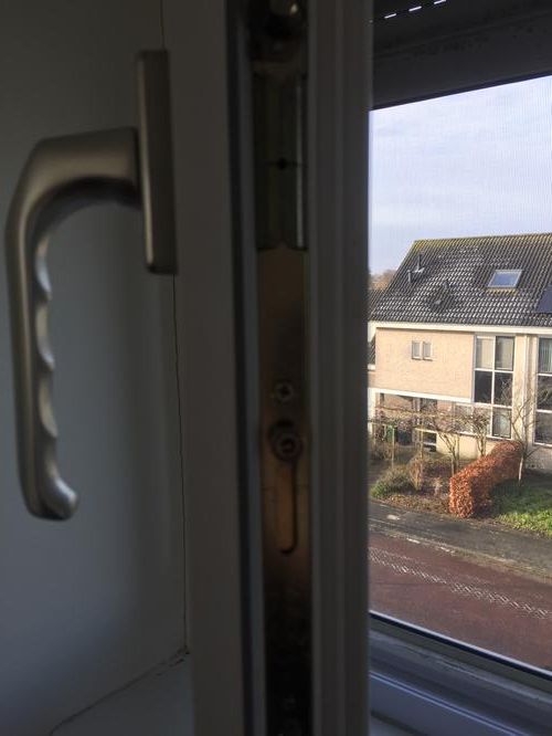 Kiepraam (kunststof) zit vast en sluit niet meer Werkspot