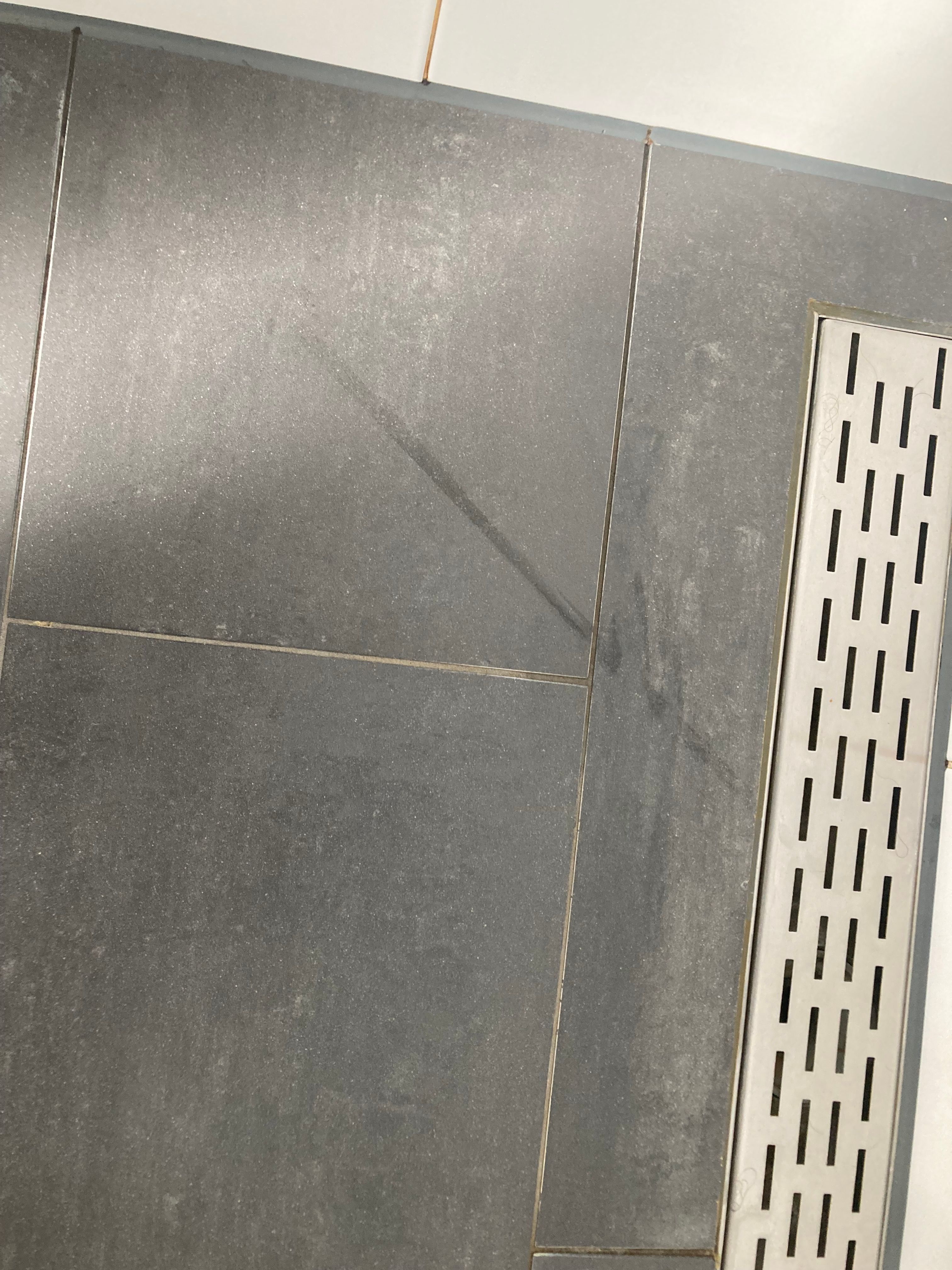 Badkamer Badkamer tegels voegen en opnieuw kitten Werkspot