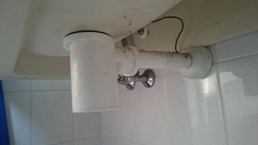Sifon verstopt van wasbak badkamer, water loopt nu heel langzaam weg.. Werkspot