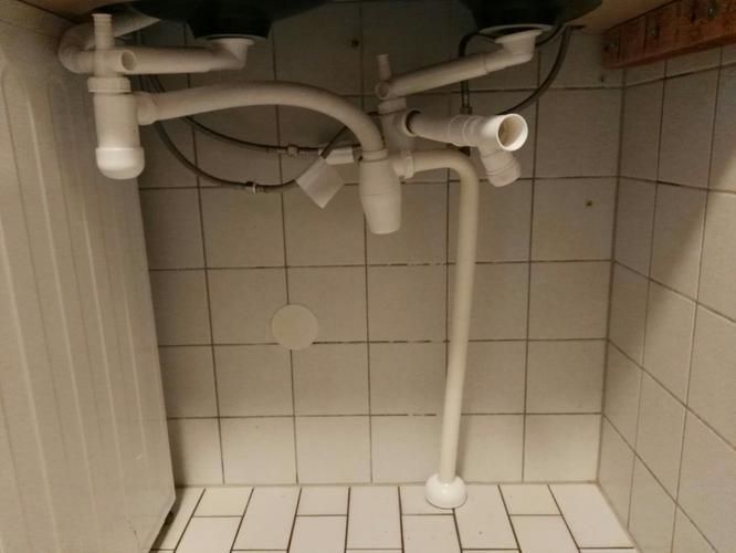 aansluiting nieuwe dubbele wastafel lekvrij maken en afvoer aansluiten Werkspot
