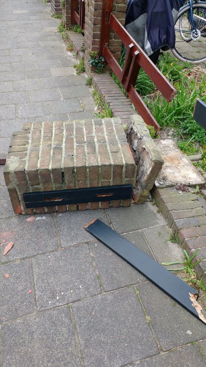 Stenen pilaar in voortuin repareren / opknappen Werkspot