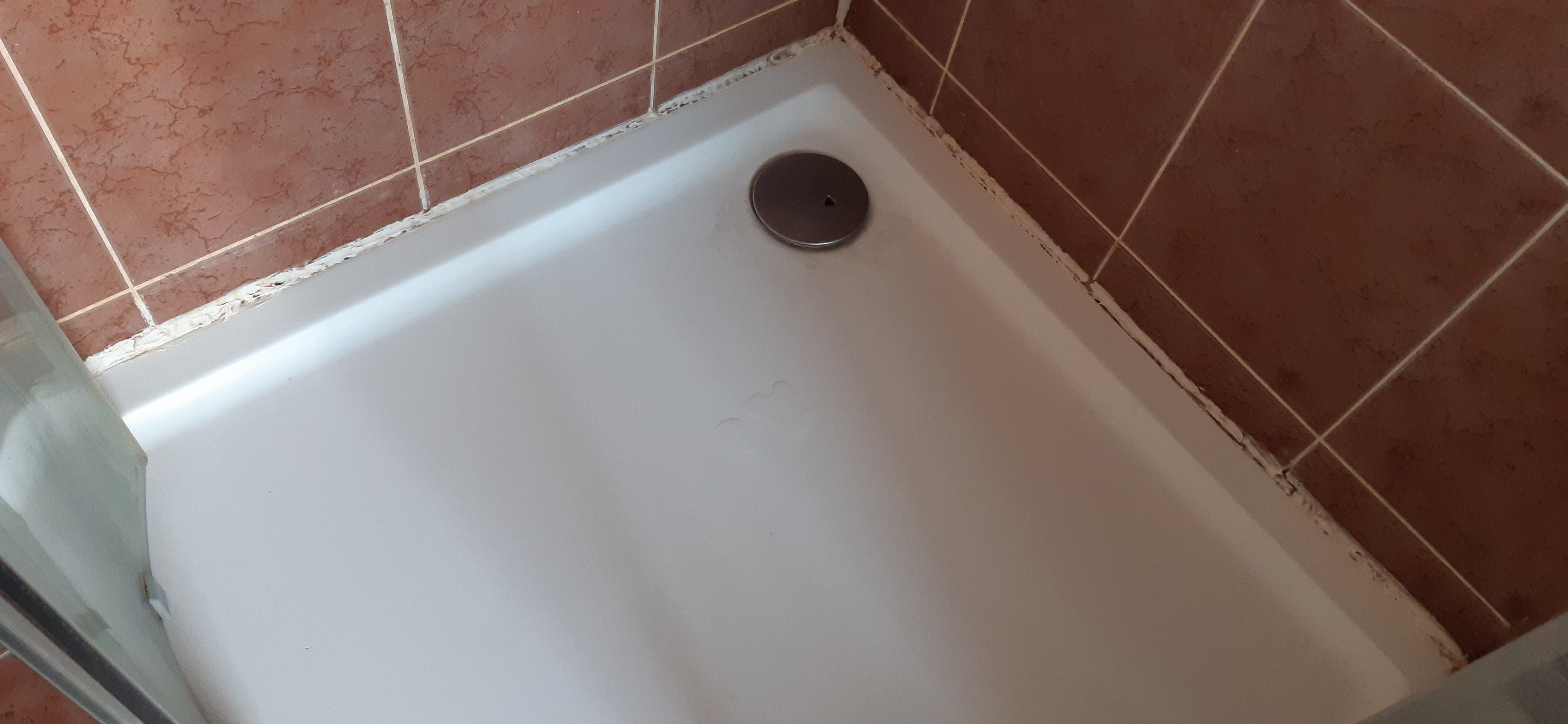 Repareren Vervangen kitrand in douche Werkspot