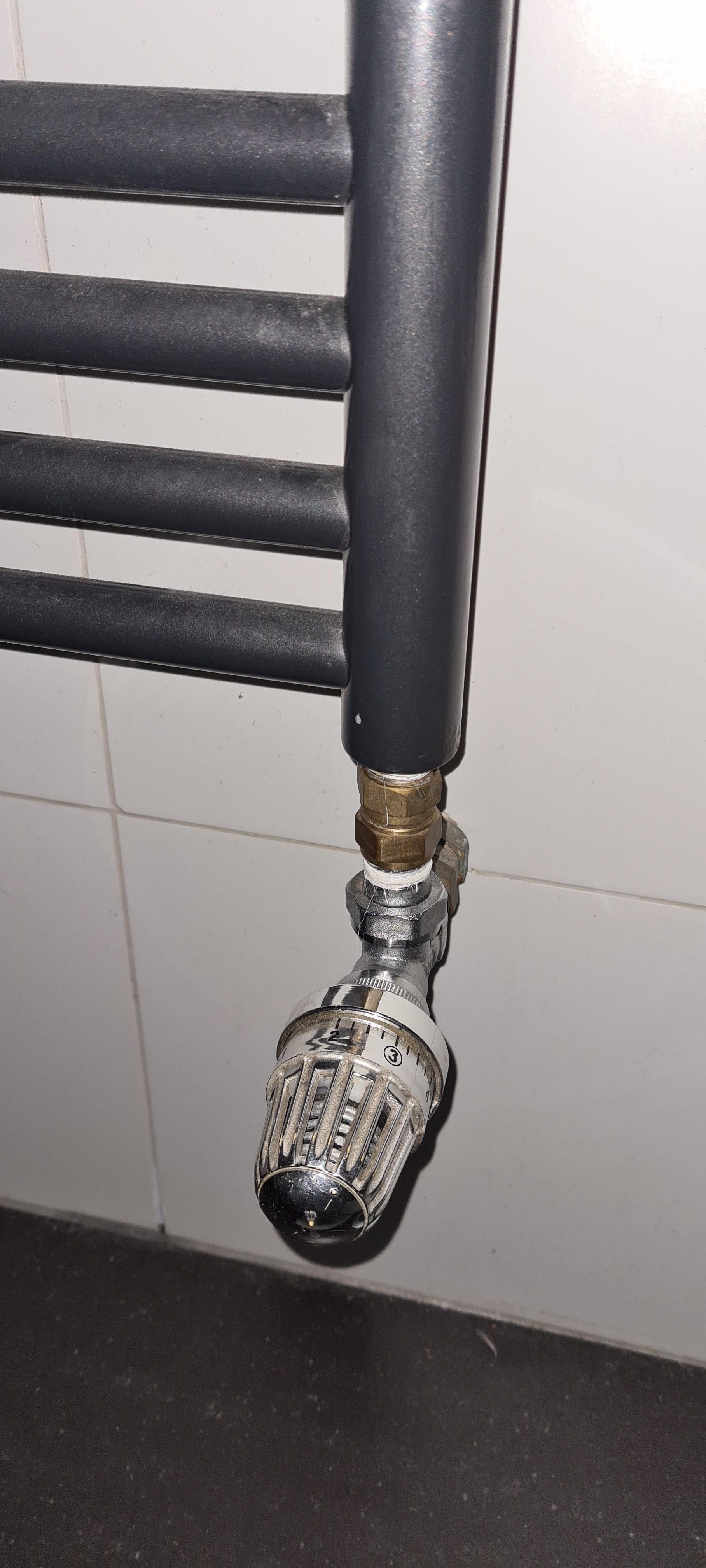 Radiatioren plaatsen of vervangen 1 radiator; Oude radiator verwij... Werkspot
