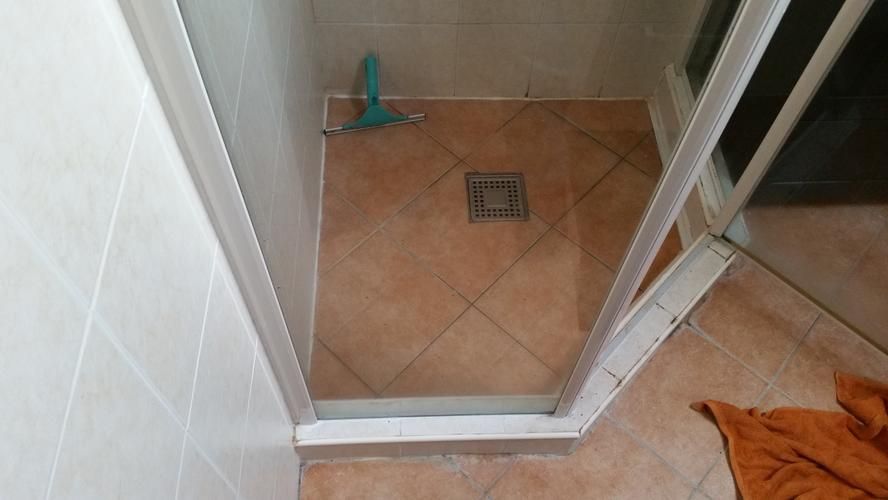 Douche vloer verhogen en drain plaatsen Werkspot