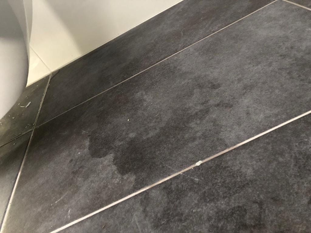 Toilet repareren Na het doortrekken lekt de wc. Er is onlangs een... Werkspot