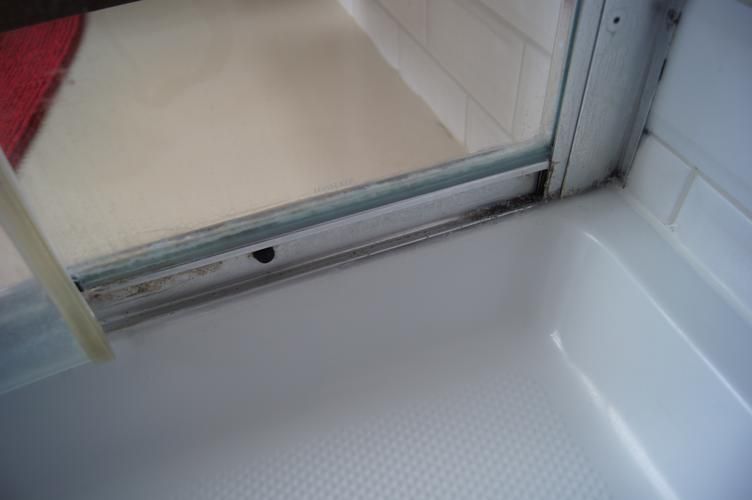 Kit vervangen van douchecabine aan muur en douchebak (0,90 x 0,90