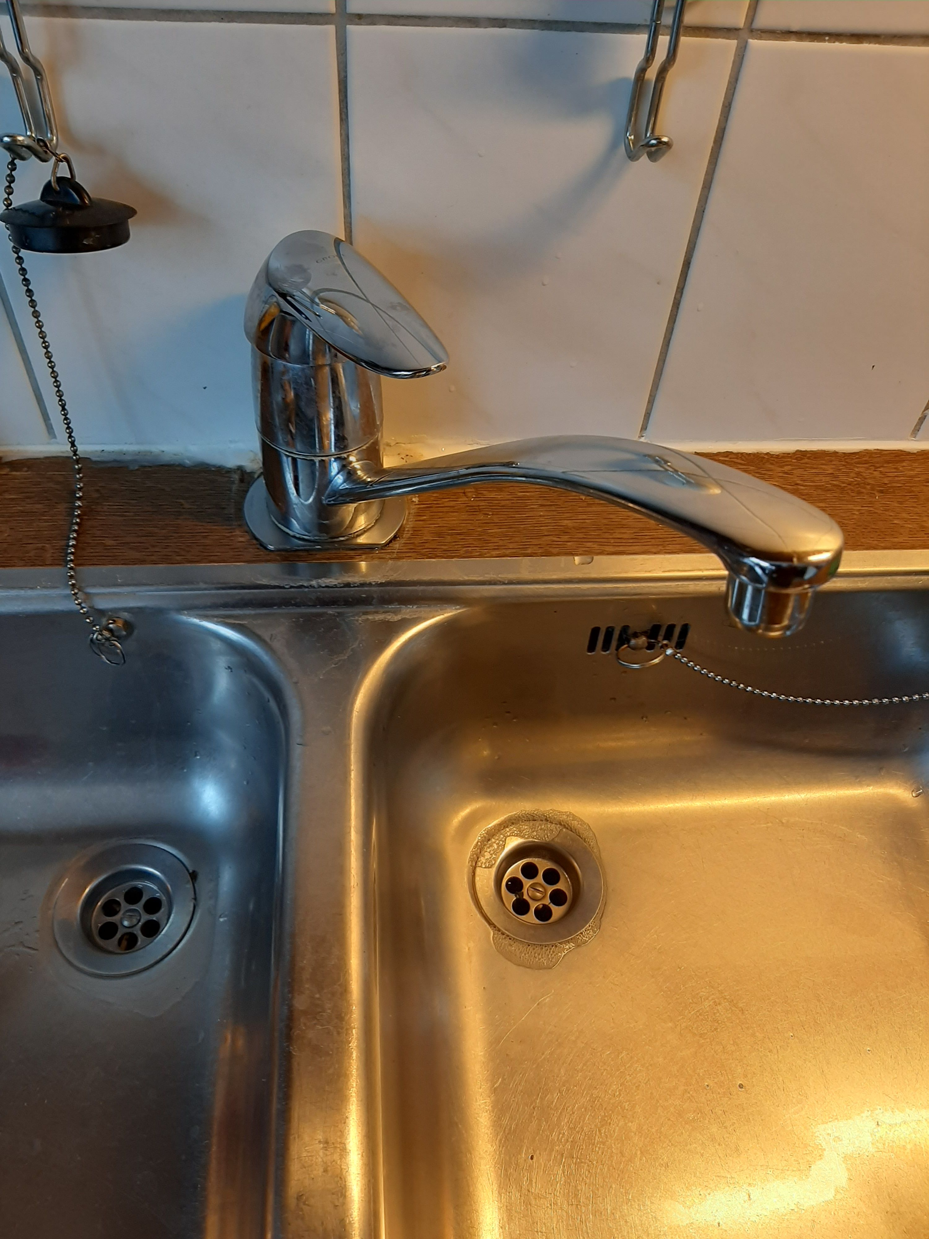 Kraan 2 kranen; Keuken, Badkamer; Kranen installeren, Kranen aansc