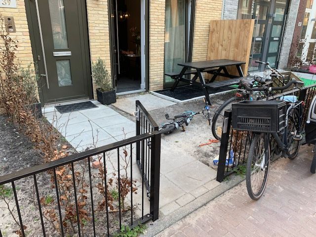 Bestrating: 15 m2; Tuin of Patio; In overleg, Tegels - Werkspot