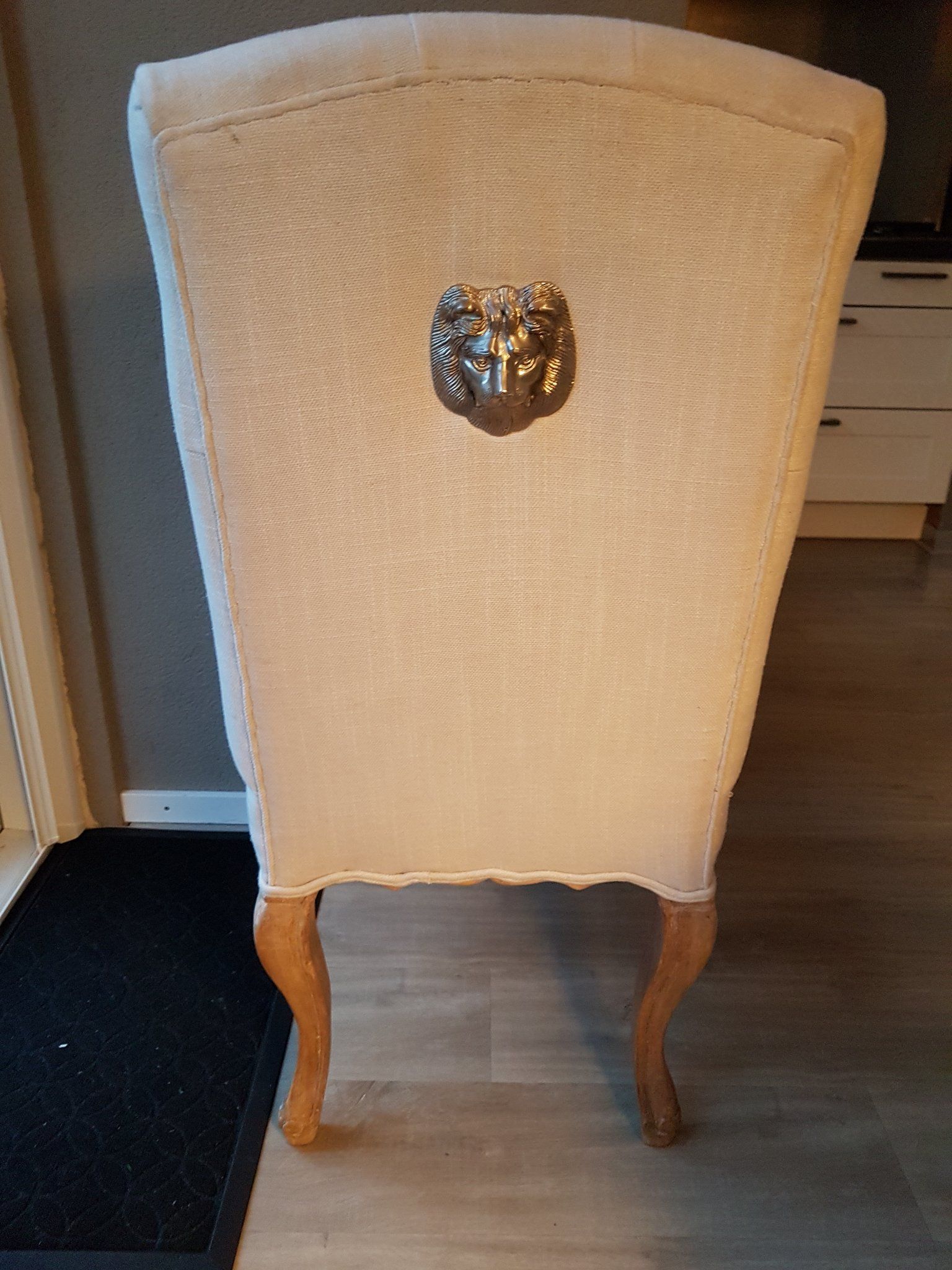 Zes landelijke stoelen opnieuw bekleden met leer Werkspot