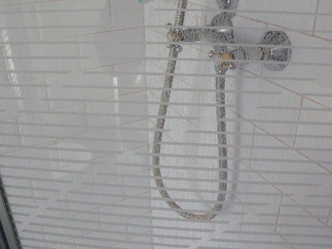 Opnieuw kitten douche en schoonmaken voegen Werkspot