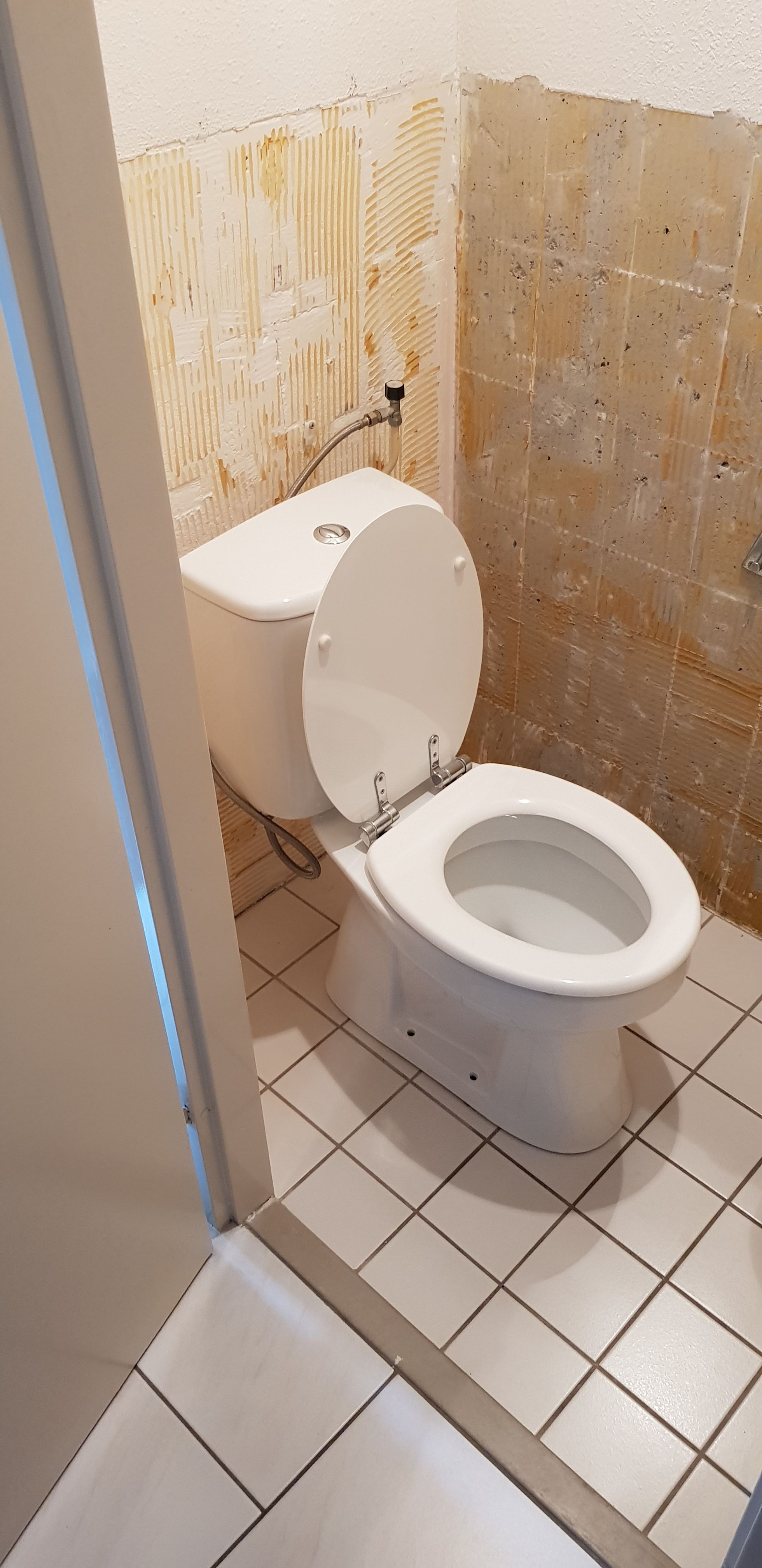 Toilet renovatie 2 m2; Staand Werkspot Toilet renovatie 2 m2; Staand Werkspot