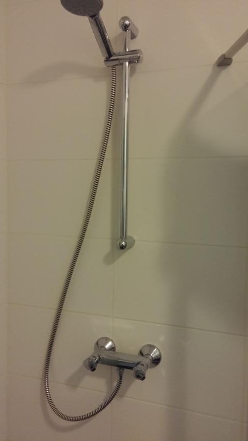 Douchekraan en douchekop ophangen en aansluiten Werkspot