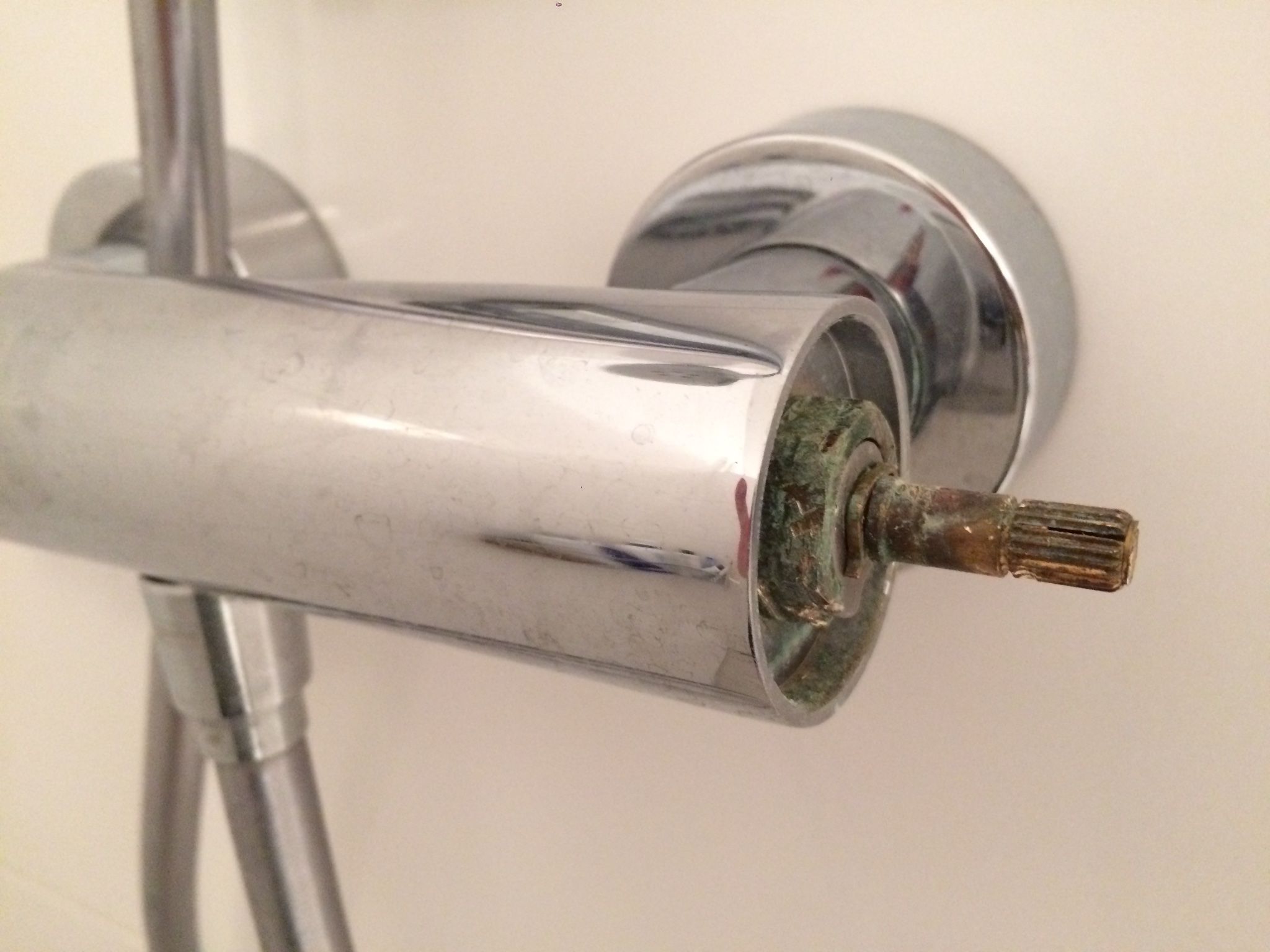 Lekkende thermostaatkraan vervangen (in de douche) Werkspot