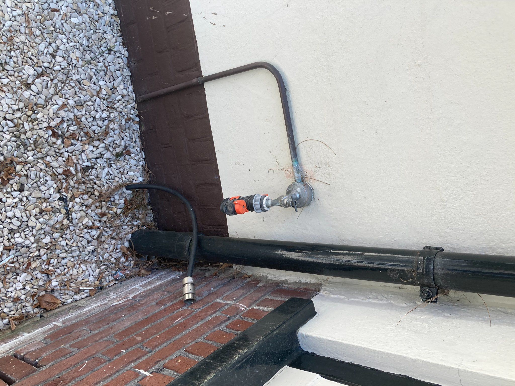 Lekkage Beschadigde waterleiding voorkant huis Werkspot