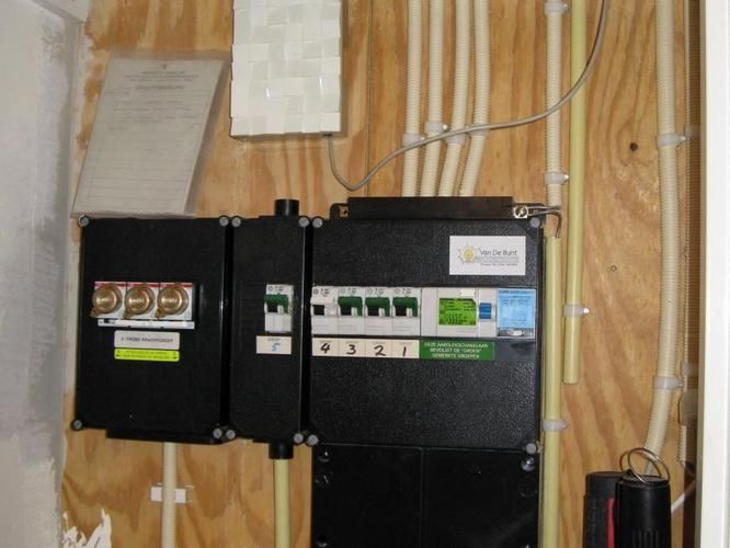 plaatsen stopcontact in meterkast en trekken UTP kabel naar 2e verd... Werkspot