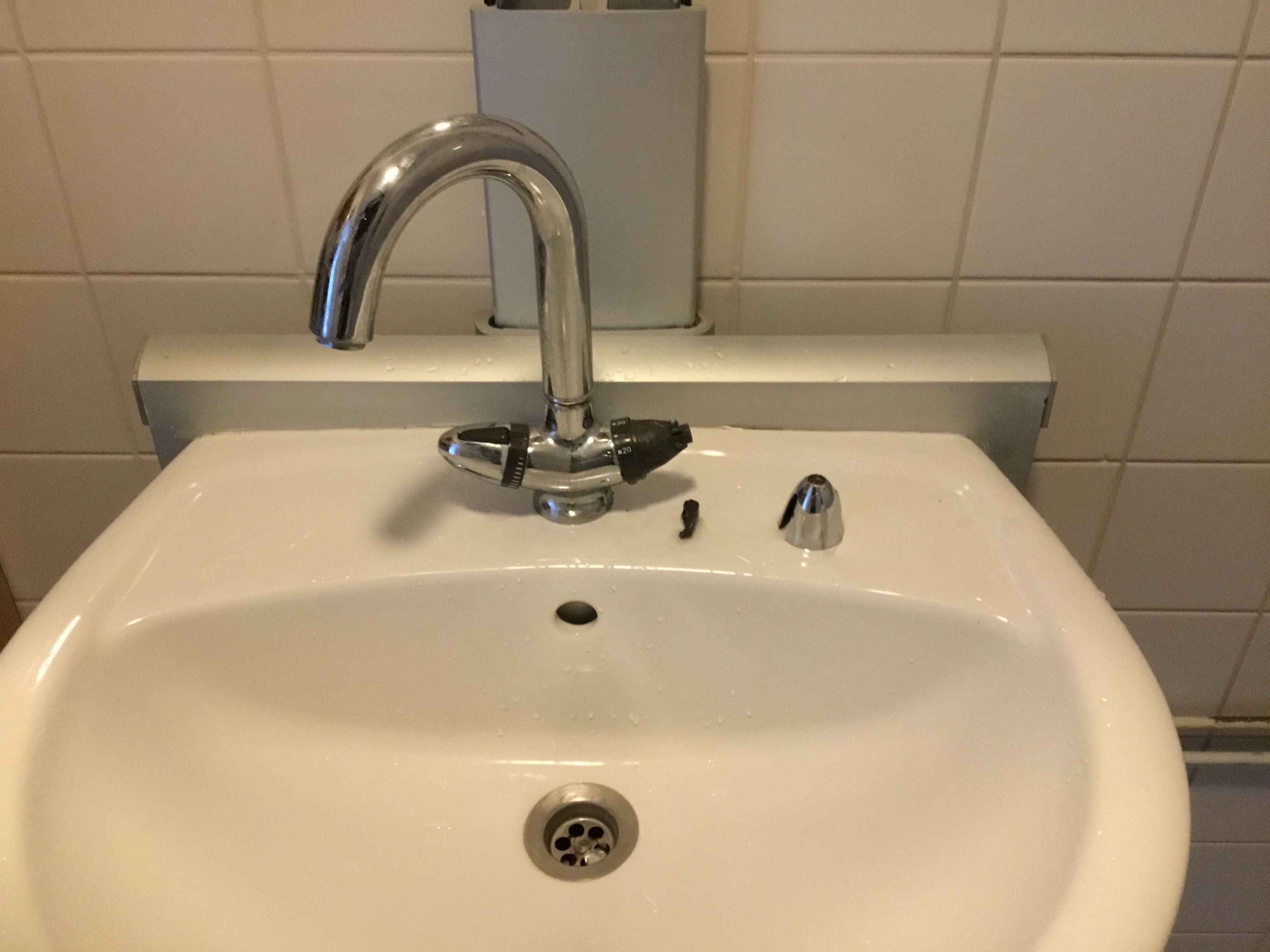 Kraan 1 kraan; Badkamer; Kranen installeren, Huidige kranen verwij