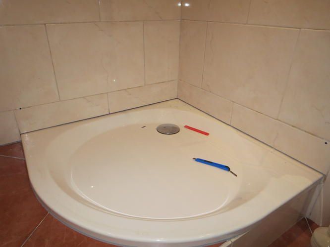 Acryl douchebak afkitten 90x90 Werkspot